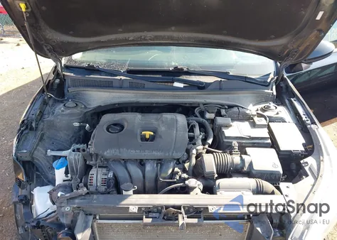 2021 Kia Forte Fe/Lxs z USA, uszkodzony, nr VIN 3KPF24AD6ME368130